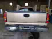 2000 Chevrolet Silverado 2500 LS z VIN 1GCGK29U2YE220474, wystawiony jako Copart lot #50300204 z przebiegiem Nie podano mil oraz Szkoda całkowita • Salvage title. Historia ofert i sprzedaży dostępna na DreamBid. Obrazek 6.