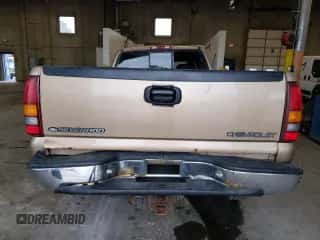 2000 Chevrolet Silverado 2500 LS z VIN 1GCGK29U2YE220474, wystawiony jako Copart lot #50300204 z przebiegiem Nie podano mil oraz Szkoda całkowita • Salvage title. Historia ofert i sprzedaży dostępna na DreamBid. Obrazek 6.