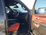 2019 Ram 1500 Rebel z VIN 1C6RRELT8KN549233, wystawiony jako IAAI lot #41830807 z przebiegiem 110 335 mil mil oraz . Historia ofert i sprzedaży dostępna na DreamBid. Obrazek 5.