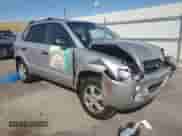 2005 Hyundai Tucson GL z VIN KM8JM12B05U069649, wystawiony jako Copart lot #66017225 z przebiegiem 104 931 mil mil oraz Szkoda całkowita • Salvage title. Historia ofert i sprzedaży dostępna na DreamBid. Obrazek 4.