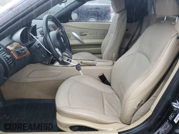 2005 BMW Z4 2.5i с VIN 4USBT33535LS54102, выставлен на аукционе Copart как лот 85527175 с пробегом 105 169 миль миль и Списание • Salvage title. История ставок и продаж доступна на DreamBid. Изображение 7.