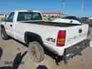 2002 Chevrolet Silverado 2500HD LS z VIN 1GCHK24U52Z233361, wystawiony jako IAAI lot #43434384 z przebiegiem 159 272 mil mil oraz . Historia ofert i sprzedaży dostępna na DreamBid. Obrazek 3.