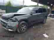 2023 Jeep Grand Cherokee Limited z VIN 1C4RJKBG4P8885521, wystawiony jako IAAI lot #42712843 z przebiegiem 52 432 mil mil oraz . Historia ofert i sprzedaży dostępna na DreamBid. Obrazek 17.