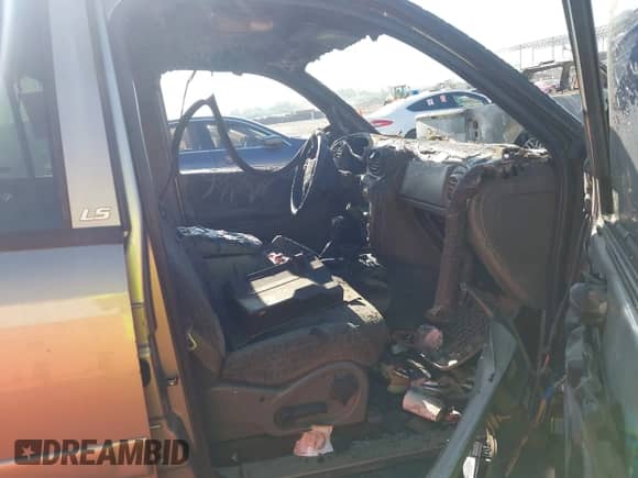 2002 Chevrolet TrailBlazer LS с VIN 1GNDS13S822379603, выставлен на аукционе IAAI как лот 42319581 с пробегом Не указан миль и . История ставок и продаж доступна на DreamBid. Изображение 5.