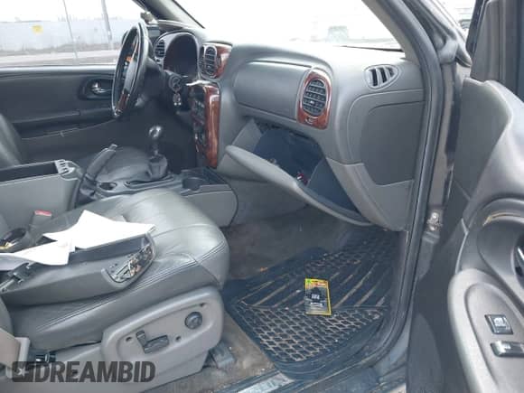 2002 Chevrolet TrailBlazer LTZ z VIN 1GNDT13S122298004, wystawiony jako IAAI lot #40978295 z przebiegiem 241 269 mil mil oraz . Historia ofert i sprzedaży dostępna na DreamBid. Obrazek 5.