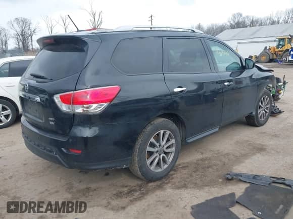 2015 Nissan Pathfinder Platinum with VIN 5N1AR2MM9FC657658, listed as a IAAI auction lot 41628216 with 212,189 mi miles and . Bid and sale history available at DreamBid. Image 4.