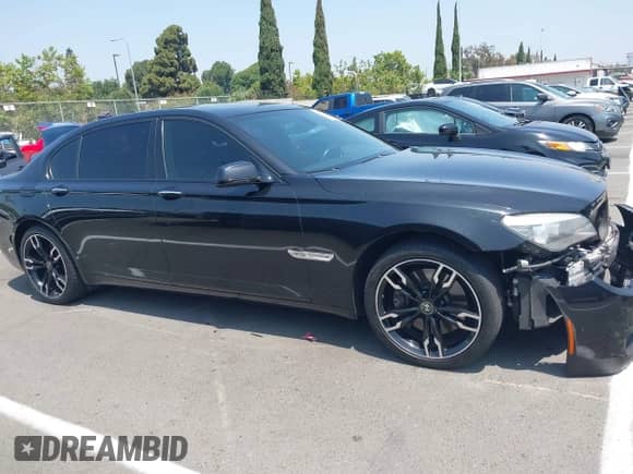 2012 BMW 7 Series 750Li xDrive с VIN WBAKC8C52CC435298, выставлен на аукционе IAAI как лот 42587250 с пробегом 153 391 миль миль и . История ставок и продаж доступна на DreamBid. Изображение 13.