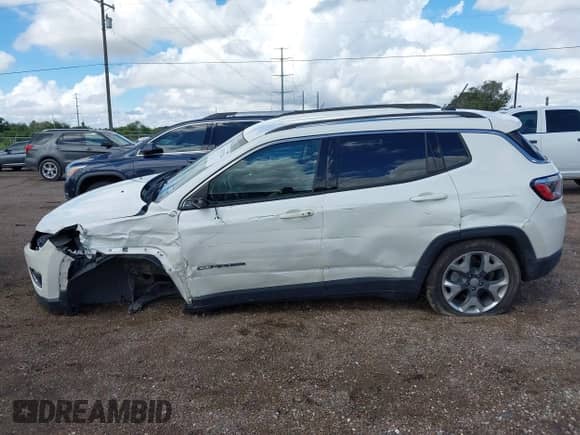 2019 Jeep Compass Limited with VIN 3C4NJDCB0KT747725, listed as a IAAI auction lot 43251726 with 97,576 mi miles and . Bid and sale history available at DreamBid. Image 15.