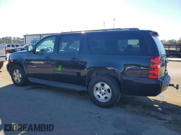 2010 Chevrolet Suburban LS с VIN 1GNUCHE02AR203315, выставлен на аукционе Copart как лот 82973604 с пробегом 265 282 миль миль и Чистый • Clean title. История ставок и продаж доступна на DreamBid. Изображение 2.