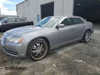 2013 Chrysler 300 с VIN 2C3CCAAG2DH708116, выставлен на аукционе Copart как лот 81411865 с пробегом 111 633 миль миль и Списание • Salvage title. История ставок и продаж доступна на DreamBid. Изображение 1.