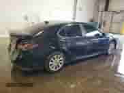 2021 Toyota Camry LE z VIN 4T1C11AK8MU461084, wystawiony jako Copart lot #81567745 z przebiegiem 100 931 mil mil oraz Czysty tytuł • Clean title. Historia ofert i sprzedaży dostępna na DreamBid. Obrazek 3.