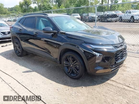 2024 Chevrolet Trax ACTIV z VIN KL77LKE27RC242904, wystawiony jako IAAI lot #42892375 z przebiegiem 25 260 mil mil oraz . Historia ofert i sprzedaży dostępna na DreamBid. Obrazek 1.