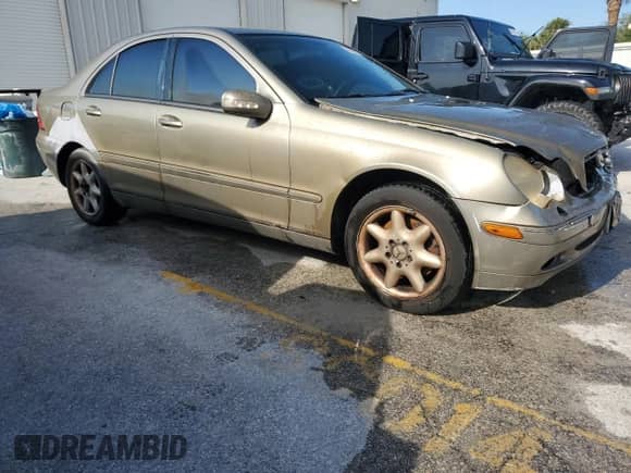 2003 Mercedes-Benz C 320 с VIN WDBRF84J73F362558, выставлен на аукционе Copart как лот 50038745 с пробегом 204 702 миль миль и Списание • Salvage title. История ставок и продаж доступна на DreamBid. Изображение 4.