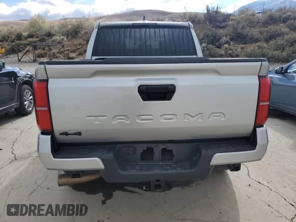 2024 Toyota Tacoma TRD Off Road with VIN 3TMLB5JN6RM029446, listed as a Copart auction lot 86650705 with 27,292 mi miles and Clean title. Bid and sale history available at DreamBid. Image 6.