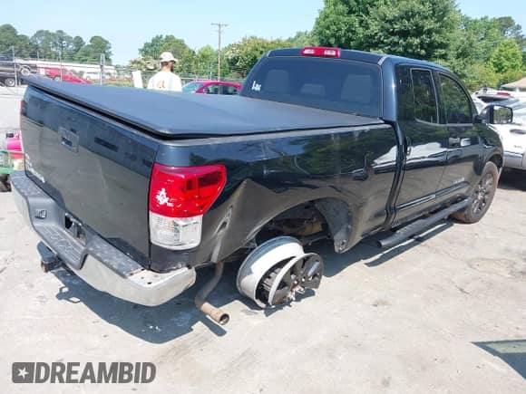 2012 Toyota Tundra z VIN 5TFRU5F18CX026186, wystawiony jako IAAI lot #42414319 z przebiegiem 216 128 mil mil oraz . Historia ofert i sprzedaży dostępna na DreamBid. Obrazek 4.