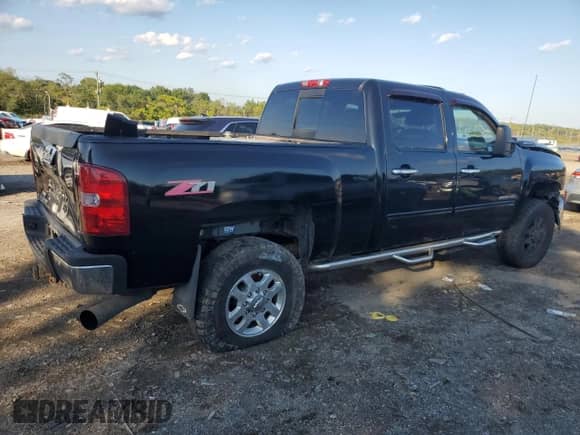 2011 Chevrolet Silverado 2500HD LTZ z VIN 1GC1KYC8XBF126588, wystawiony jako Copart lot #81374015 z przebiegiem Nie podano mil oraz Czysty tytuł • Clean title. Historia ofert i sprzedaży dostępna na DreamBid. Obrazek 3.