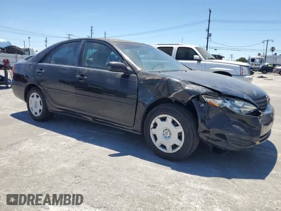 2004 Toyota Camry LE z VIN 4T1BE32K64U377159, wystawiony jako Copart lot #66369625 z przebiegiem 272 552 mil mil oraz Szkoda całkowita • Salvage title. Historia ofert i sprzedaży dostępna na DreamBid. Obrazek 4.