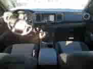2022 Toyota Tacoma SR z VIN 3TYSZ5AN0NT080091, wystawiony jako Copart lot #70502085 z przebiegiem 72 221 mil mil oraz Szkoda całkowita • Salvage title. Historia ofert i sprzedaży dostępna na DreamBid. Obrazek 8.