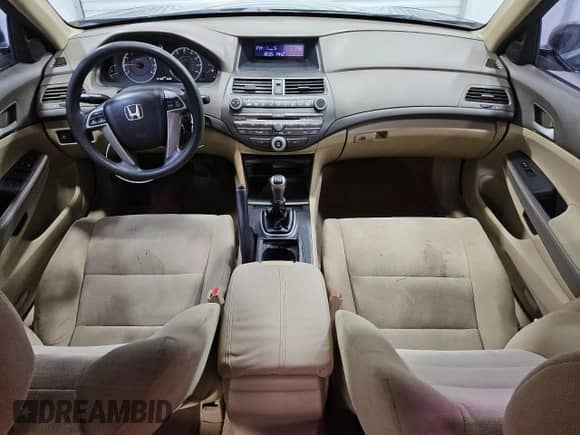 2010 Honda Accord LX z VIN 1HGCP2E39AA085005, wystawiony jako Copart lot #81122995 z przebiegiem 157 765 mil mil oraz Czysty tytuł • Clean title. Historia ofert i sprzedaży dostępna na DreamBid. Obrazek 8.