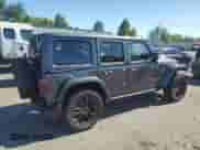 2025 Jeep Wrangler Sahara с VIN 1C4RJXP62SW536682, выставлен на аукционе Copart как лот 62450535 с пробегом 917 миль миль и Списание • Salvage title. История ставок и продаж доступна на DreamBid. Изображение 3.