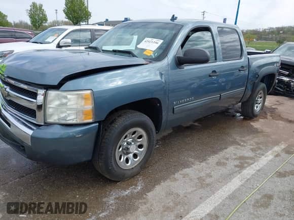 2011 Chevrolet Silverado 1500 LS z VIN 3GCPKREA9BG247515, wystawiony jako IAAI lot #42021206 z przebiegiem 129 046 mil mil oraz . Historia ofert i sprzedaży dostępna na DreamBid. Obrazek 2.