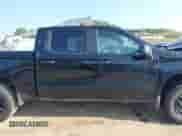 2024 Chevrolet Silverado 1500 Custom Trail Boss z VIN 3GCUDCE84RG425834, wystawiony jako IAAI lot #42396212 z przebiegiem 16 564 mil mil oraz . Historia ofert i sprzedaży dostępna na DreamBid. Obrazek 13.