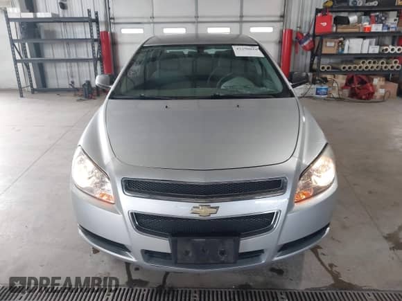 2010 Chevrolet Malibu 1FL z VIN 1G1ZA5E00AF244796, wystawiony jako IAAI lot #43290010 z przebiegiem 127 256 mil mil oraz . Historia ofert i sprzedaży dostępna na DreamBid. Obrazek 12.