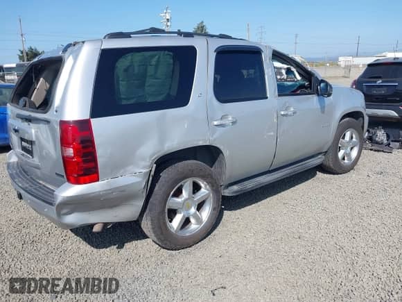 2011 Chevrolet Tahoe LT z VIN 1GNSKBE05BR275098, wystawiony jako IAAI lot #42483255 z przebiegiem 232 317 mil mil oraz . Historia ofert i sprzedaży dostępna na DreamBid. Obrazek 4.