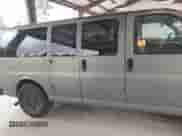 2011 Chevrolet Express Passenger LS z VIN 1GNSGBF43B1145404, wystawiony jako IAAI lot #42359594 z przebiegiem 126 042 mil mil oraz . Historia ofert i sprzedaży dostępna na DreamBid. Obrazek 12.