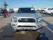 2013 Toyota Tacoma PreRunner z VIN 3TMKU4HN8DM034338, wystawiony jako IAAI lot #41808842 z przebiegiem 142 012 mil mil oraz . Historia ofert i sprzedaży dostępna na DreamBid. Obrazek 12.