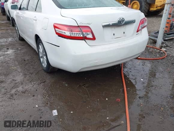 2011 Toyota Camry LE z VIN 4T4BF3EK7BR121804, wystawiony jako IAAI lot #43501491 z przebiegiem 82 376 mil mil oraz . Historia ofert i sprzedaży dostępna na DreamBid. Obrazek 6.