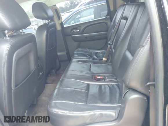 2010 Chevrolet Suburban LT z VIN 1GNUCJE06AR138587, wystawiony jako IAAI lot #42145484 z przebiegiem 283 318 mil mil oraz . Historia ofert i sprzedaży dostępna na DreamBid. Obrazek 8.