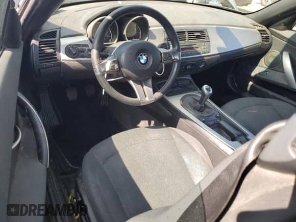 2006 BMW Z4 3.0i с VIN 4USBU33546LW58847, выставлен на аукционе Copart как лот 60427135 с пробегом 119 808 миль миль и Списание • Salvage title. История ставок и продаж доступна на DreamBid. Изображение 8.