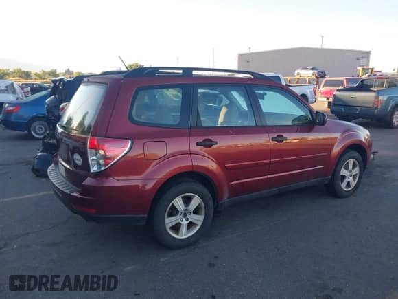 2010 Subaru Forester X z VIN JF2SH6BC8AH906249, wystawiony jako IAAI lot #43505506 z przebiegiem 165 019 mil mil oraz . Historia ofert i sprzedaży dostępna na DreamBid. Obrazek 4.