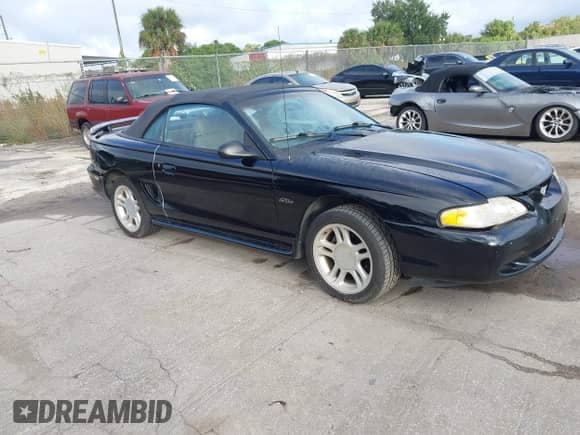 1996 Ford Mustang GT z VIN 1FALP45X8TF101168, wystawiony jako IAAI lot #43560178 z przebiegiem 139 193 mil mil oraz . Historia ofert i sprzedaży dostępna na DreamBid. Obrazek 1.