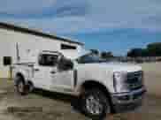 2025 Ford F-250 XL z VIN 1FT8W2BT4SEC78765, wystawiony jako Copart lot #64183485 z przebiegiem 89 mil mil oraz Czysty tytuł • Clean title. Historia ofert i sprzedaży dostępna na DreamBid. Obrazek 4.