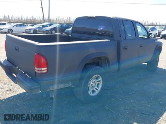 2004 Dodge Dakota Sport z VIN 1D7HG38K84S608161, wystawiony jako IAAI lot #41863394 z przebiegiem 145 288 mil mil oraz . Historia ofert i sprzedaży dostępna na DreamBid. Obrazek 4.