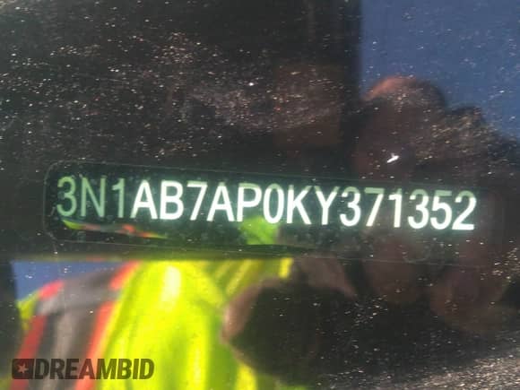 2019 Nissan Sentra SV z VIN 3N1AB7AP0KY371352, wystawiony jako IAAI lot #32424420 z przebiegiem 64 751 mil mil oraz . Historia ofert i sprzedaży dostępna na DreamBid. Obrazek 9.