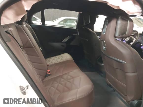 2024 BMW 7 Series 740i xDrive с VIN WBA33EH05RCP97943, выставлен на аукционе IAAI как лот 42084998 с пробегом 11 726 миль миль и . История ставок и продаж доступна на DreamBid. Изображение 8.