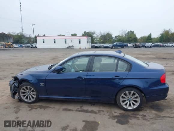 2011 BMW 3 Series 328i xDrive z VIN WBAPK7C50BA820761, wystawiony jako IAAI lot #43340765 z przebiegiem 169 465 mil mil oraz . Historia ofert i sprzedaży dostępna na DreamBid. Obrazek 14.