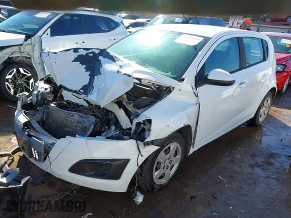 2016 Chevrolet Sonic LS z VIN 1G1JA6SH8G4175356, wystawiony jako IAAI lot #41662554 z przebiegiem Nie podano mil oraz . Historia ofert i sprzedaży dostępna na DreamBid. Obrazek 16.