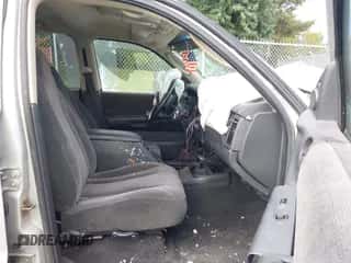 2001 Dodge Dakota Sport z VIN 1B7HL2AX01S333189, wystawiony jako IAAI lot #42719224 z przebiegiem 209 734 mil mil oraz . Historia ofert i sprzedaży dostępna na DreamBid. Obrazek 5.