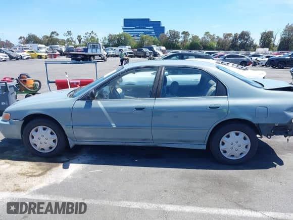 1996 Honda Accord LX with VIN 1HGCD5634TA137359, listed as a IAAI auction lot 42683307 with 228,614 mi miles and . Bid and sale history available at DreamBid. Image 14.