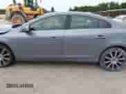 2018 Volvo S60 Inscription с VIN LYV402HKXJB167148, выставлен на аукционе IAAI как лот 42424429 с пробегом 72 126 миль миль и . История ставок и продаж доступна на DreamBid. Изображение 14.