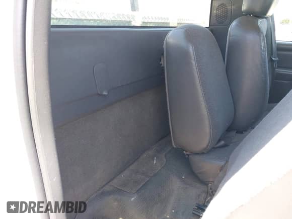2005 GMC Sierra 1500 Work Truck z VIN 1GTEC14X75Z175455, wystawiony jako IAAI lot #42353284 z przebiegiem 255 724 mil mil oraz . Historia ofert i sprzedaży dostępna na DreamBid. Obrazek 8.