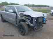 2020 Ram 1500 Lone Star z VIN 1C6SRFFT5LN184997, wystawiony jako IAAI lot #42310591 z przebiegiem 81 155 mil mil oraz . Historia ofert i sprzedaży dostępna na DreamBid. Obrazek 1.