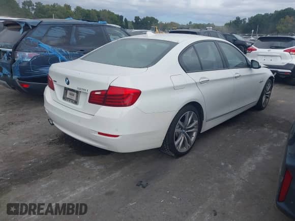 2016 BMW 5 Series 528i xDrive z VIN WBA5A7C50GG644521, wystawiony jako IAAI lot #43371837 z przebiegiem 115 542 mil mil oraz . Historia ofert i sprzedaży dostępna na DreamBid. Obrazek 4.