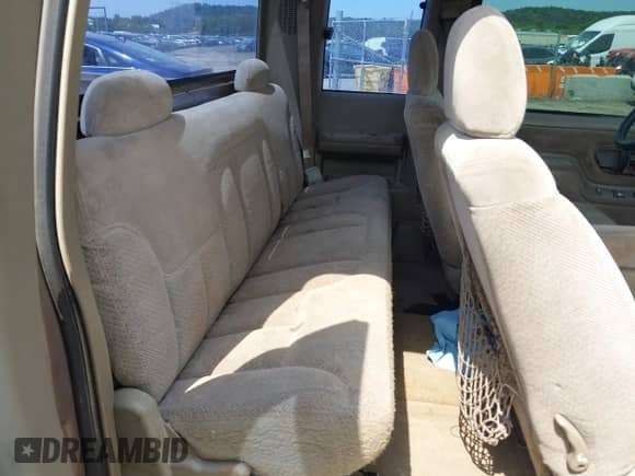 1996 Chevrolet Silverado 1500 with VIN 2GCEC19R4T1235093, listed as a IAAI auction lot 43072181 with 291,673 mi miles and . Bid and sale history available at DreamBid. Image 8.