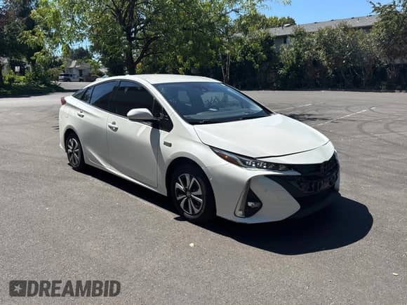 2018 Toyota Prius Plus z VIN JTDKARFP6J3073923, wystawiony jako Copart lot #68948185 z przebiegiem 119 620 mil mil oraz Szkoda całkowita • Salvage title. Historia ofert i sprzedaży dostępna na DreamBid. Obrazek 1.