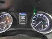 2020 Toyota Camry SE z VIN 4T1G11AK8LU870945, wystawiony jako IAAI lot #42890973 z przebiegiem 134 048 mil mil oraz . Historia ofert i sprzedaży dostępna na DreamBid. Obrazek 7.